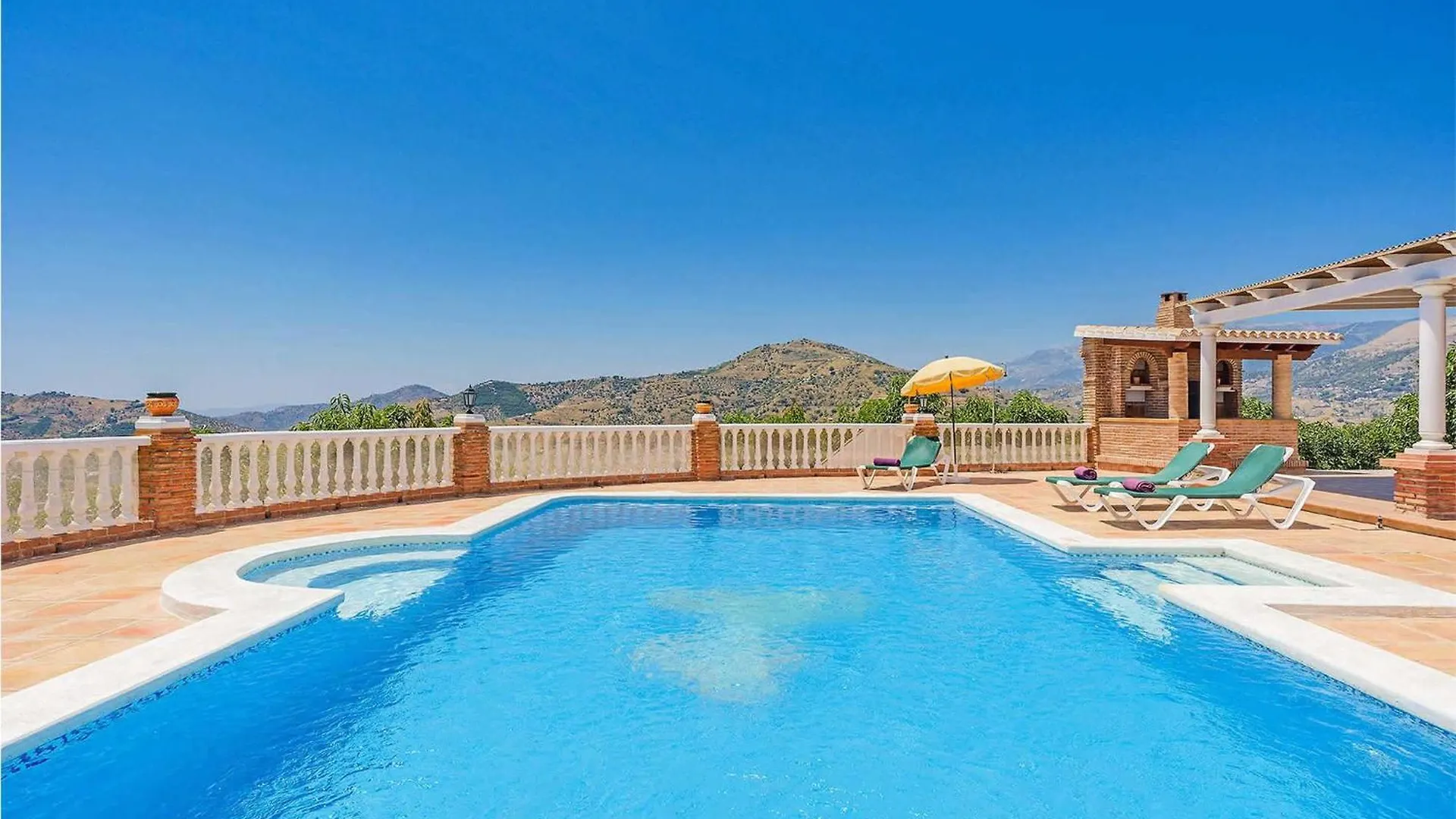 Mercedes Torrox Tatil Evi